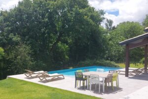 0_78331300_172511692566d331fdbf3d47_72827117 photo 1 d'une Piscine au bord de la foret